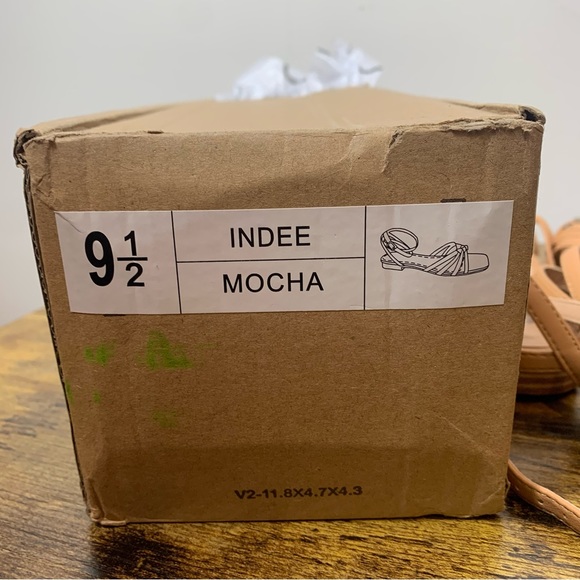 Journee Collection Indee Strappy Flat Sandal in Mocha New in Box Size 9 1/2 - Picture 12 of 13